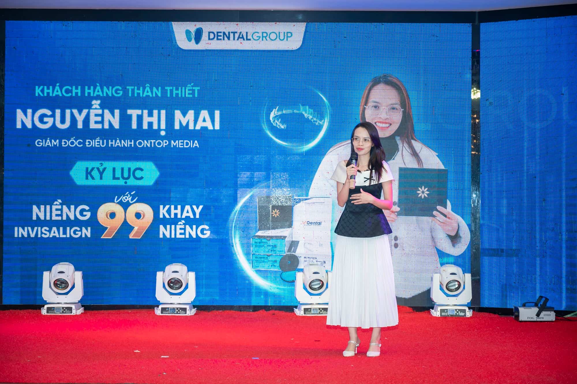 Chị Nguyễn Thị Mai, khách hàng thân thiết của Dental Group có nhiều chia sẻ tại sự kiện